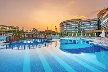 Arnor De Luxe Hotel