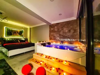07 Group Hotel
