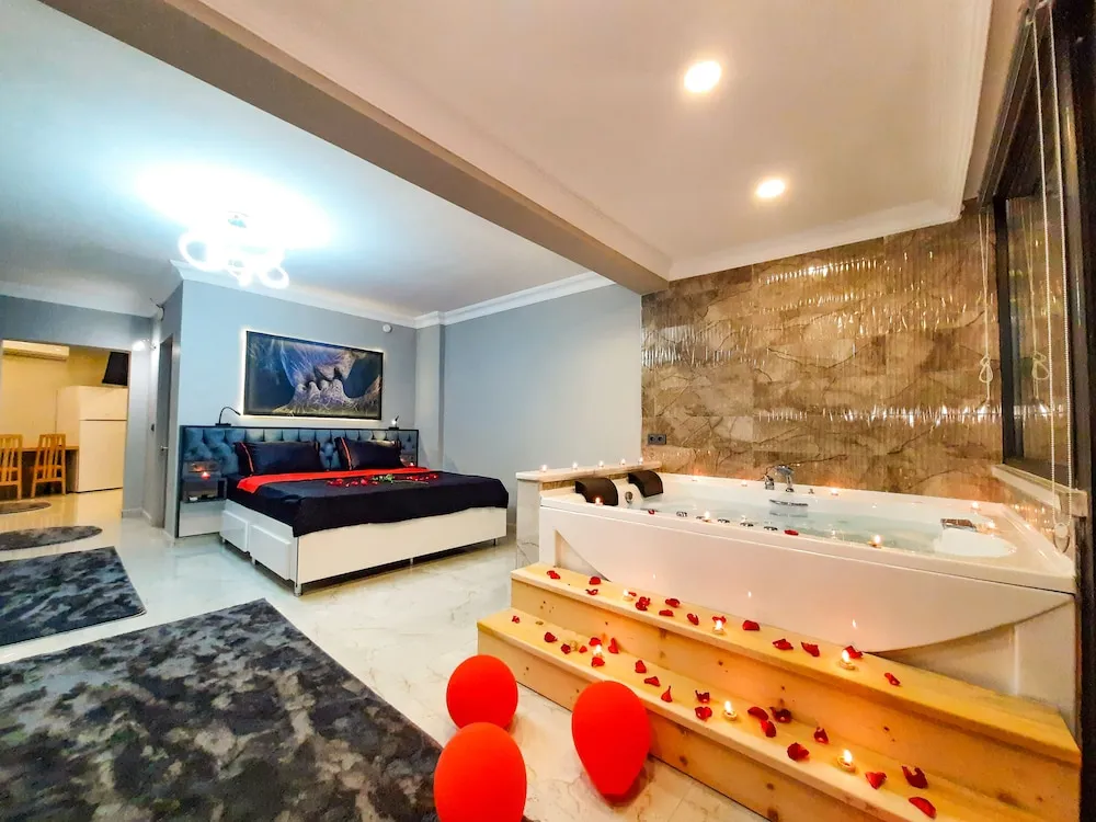 Romantic Süit, Sıcak Su Küveti, Deniz Manzaralı