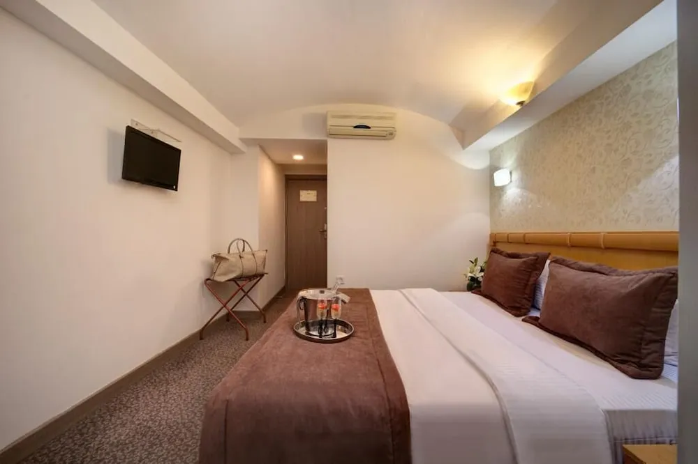 Deluxe Tek Büyük Yataklı Oda