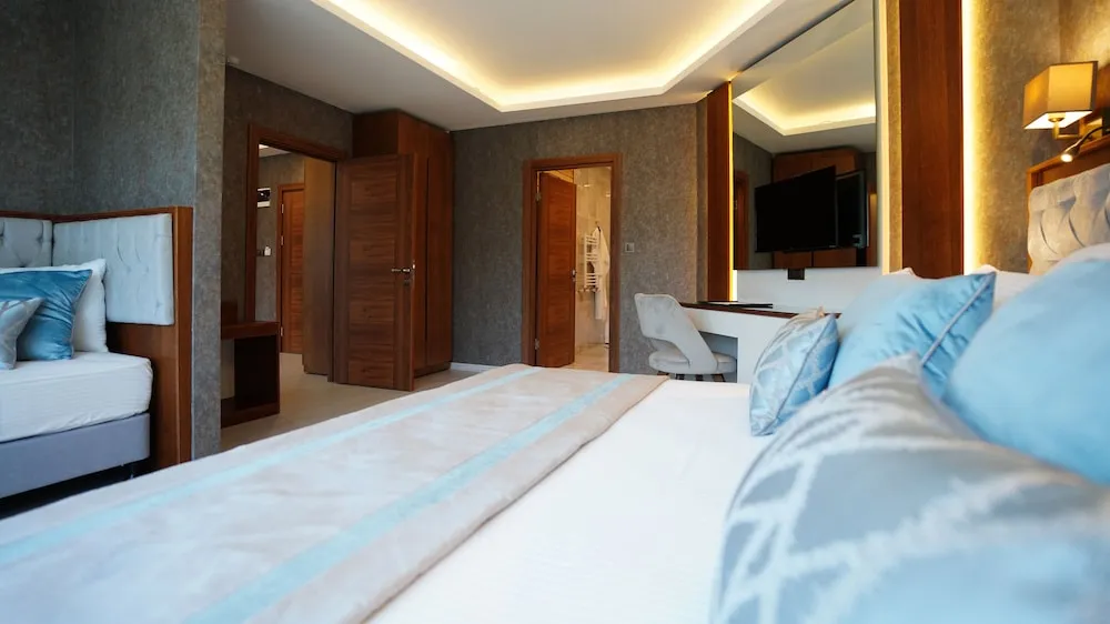King Suite Room with Jacuzzi and Sauna