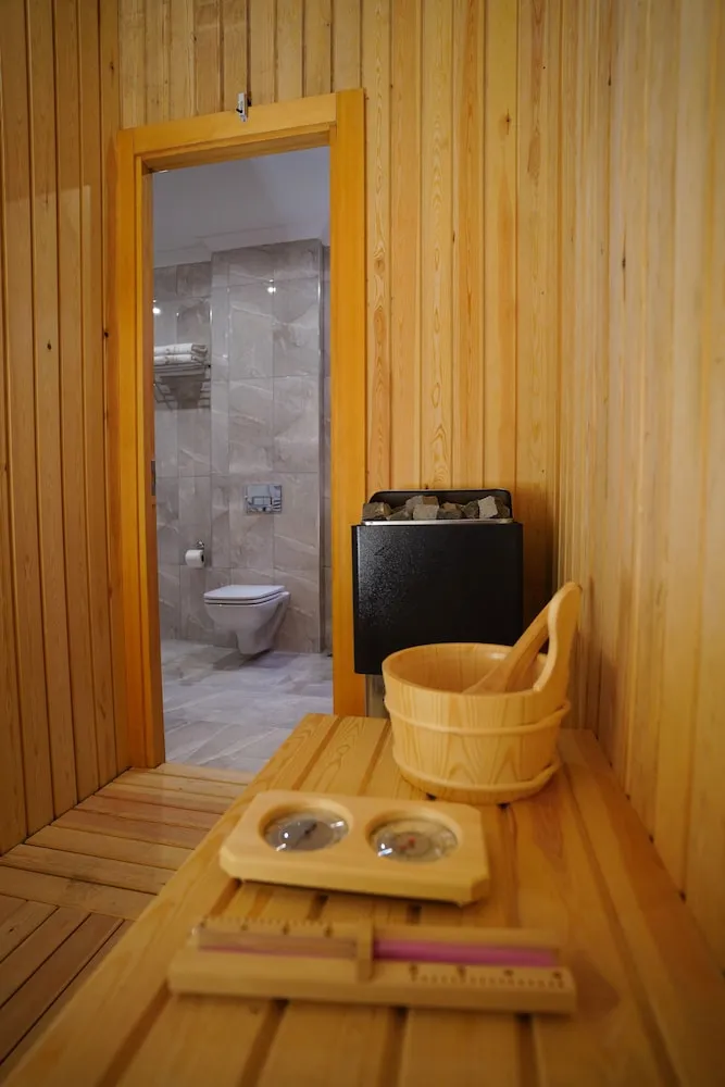 King Suite Room with Jacuzzi and Sauna
