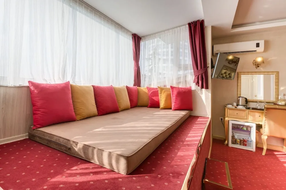 Romantic Tek Büyük Yataklı Oda