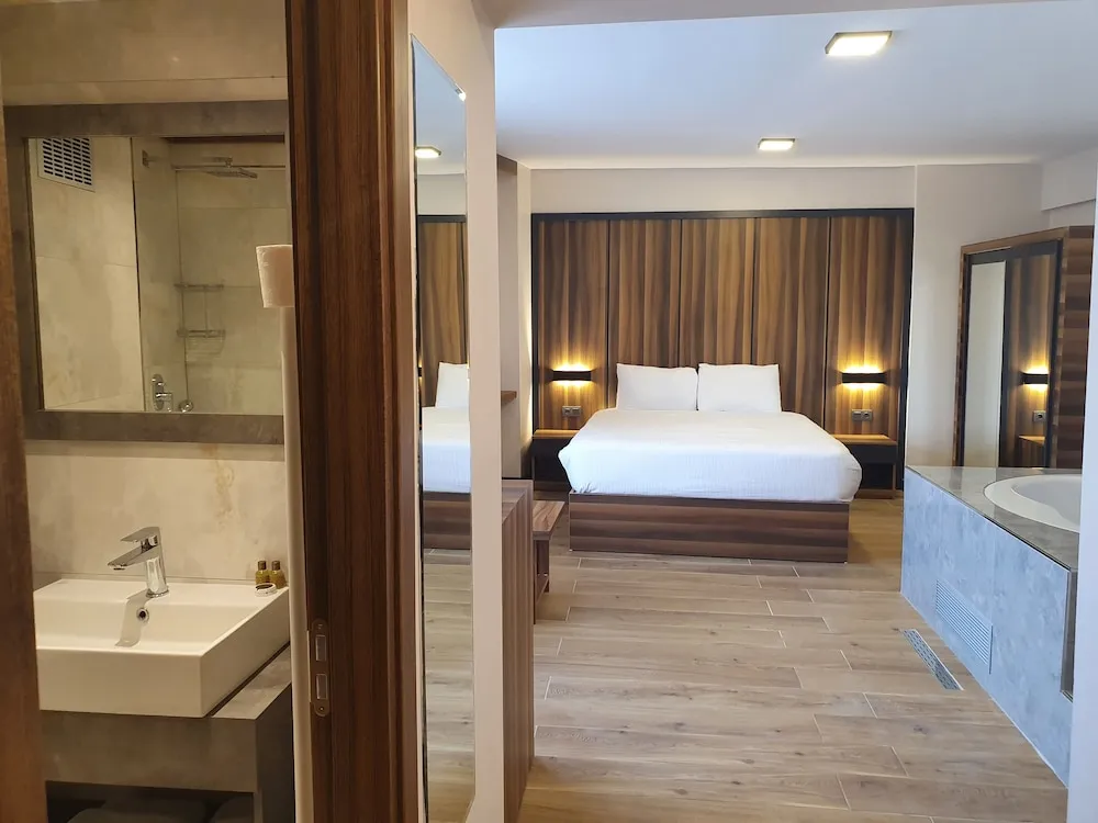 Deluxe Tek Büyük Yataklı Oda
