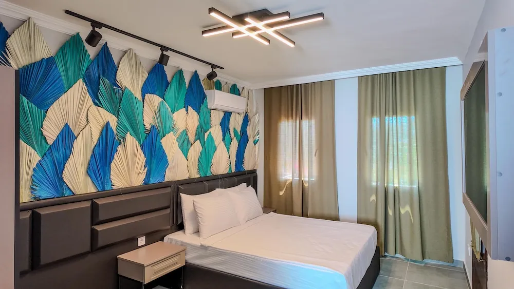 Deluxe Oda, Havuz Manzaralı