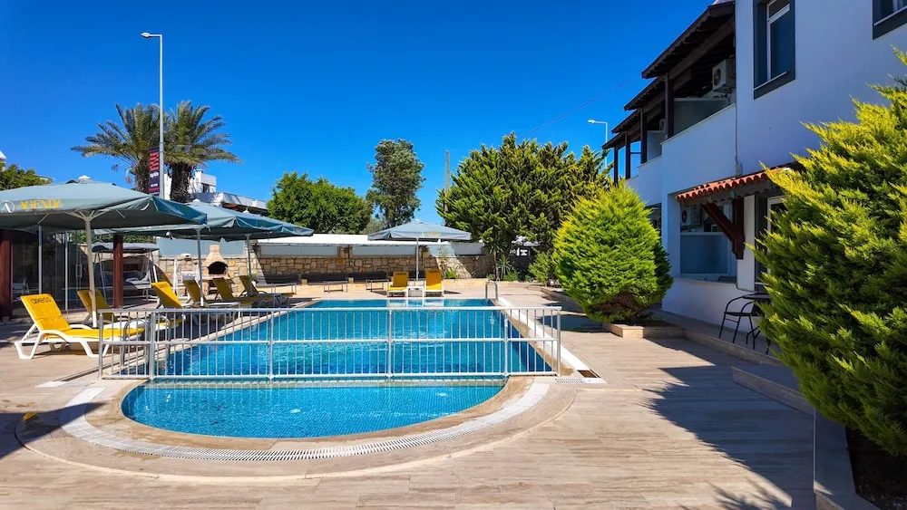 Deluxe Oda, Havuz Manzaralı