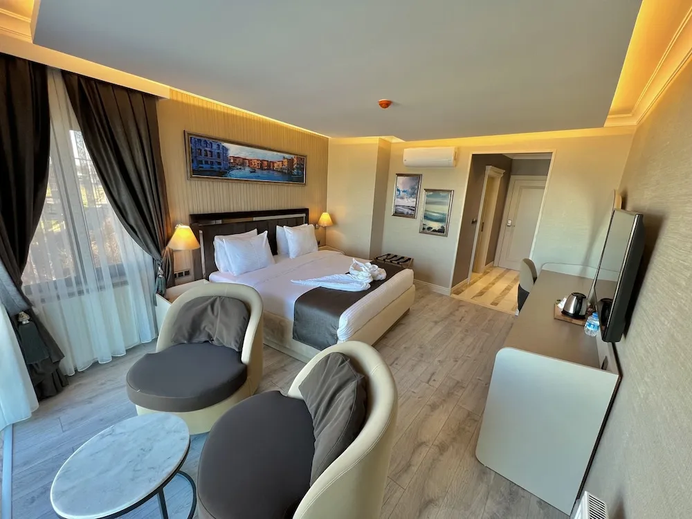 Deluxe Tek Büyük Yataklı Oda