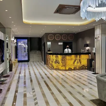 MQ Hotel Suits