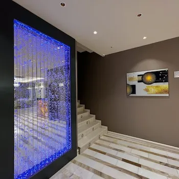 MQ Hotel Suits