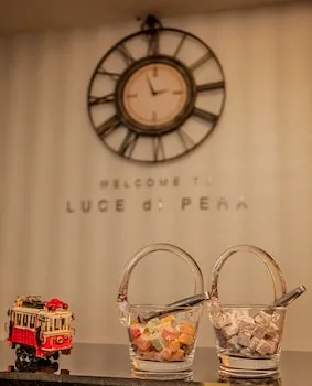 Lucis Est in Pera