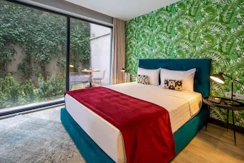 Green Parrot Hotel
