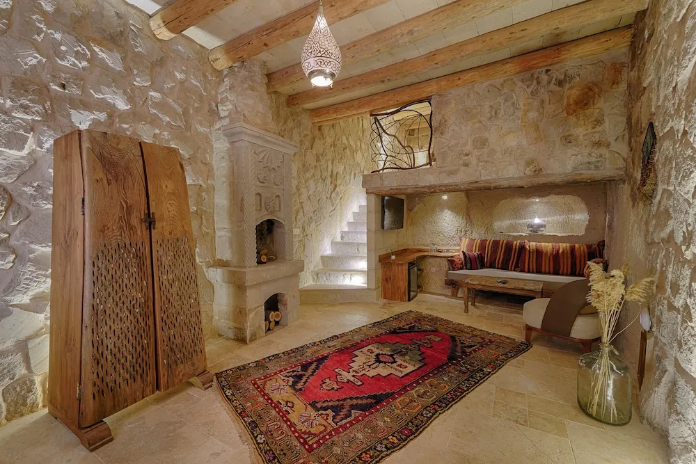 Traditional Üç Kişilik Oda