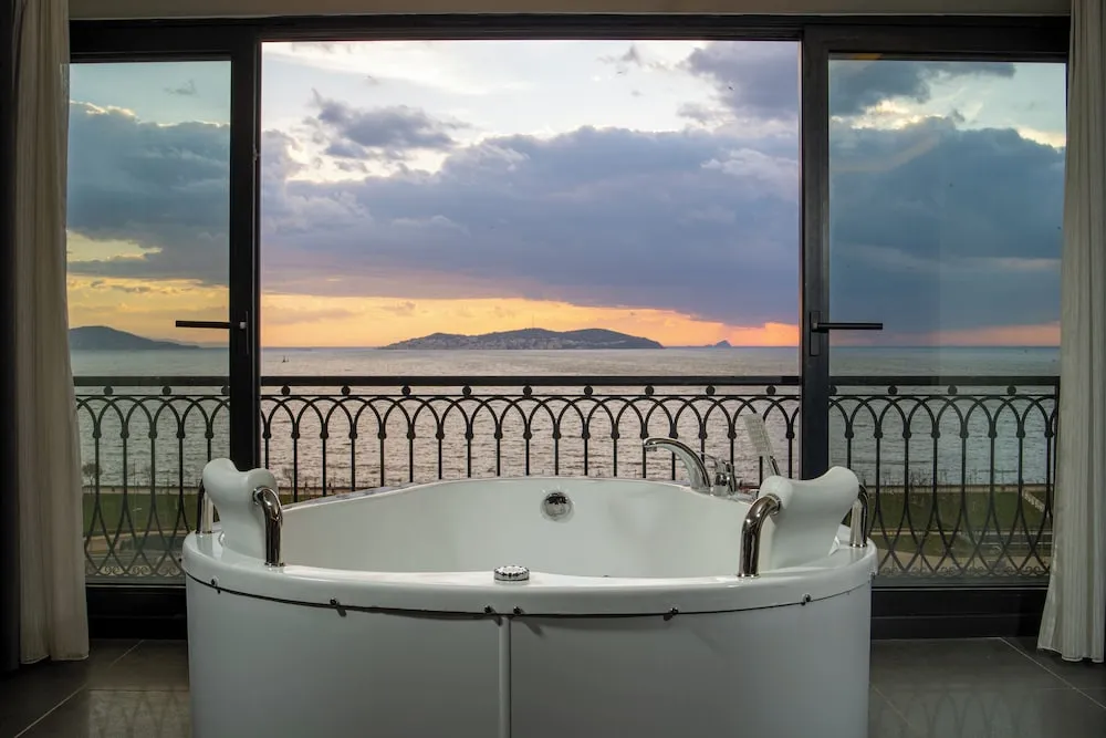 Luxury Tek Büyük Yataklı Oda