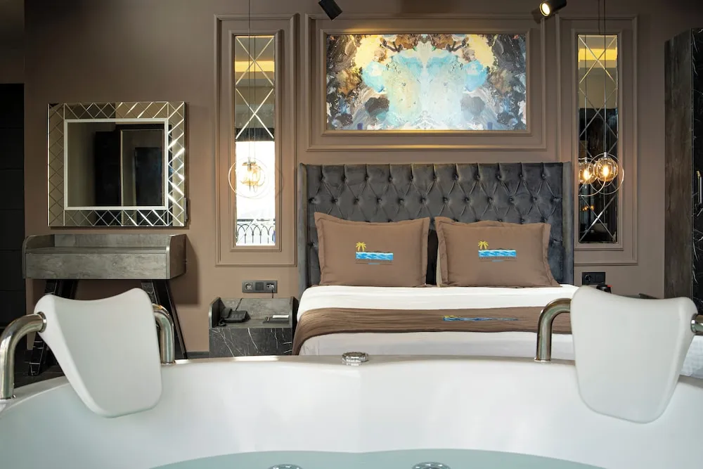 Luxury Tek Büyük Yataklı Oda