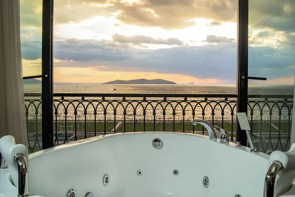 Luxury Tek Büyük Yataklı Oda