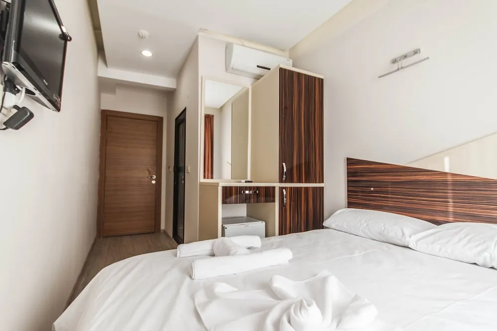 Standard Tek Büyük Yataklı Oda