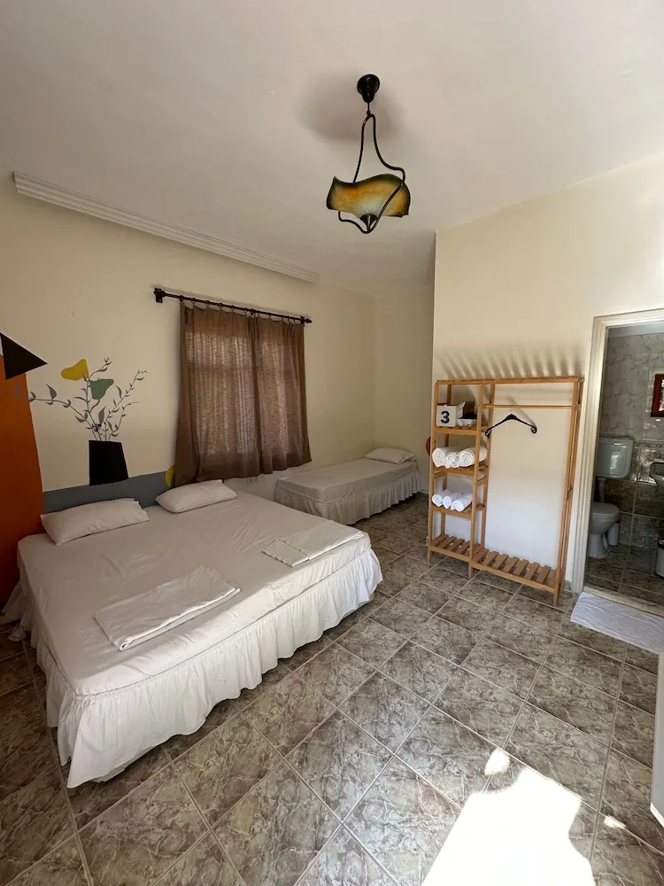 Classic Üç Kişilik Oda, Bahçe Manzaralı
