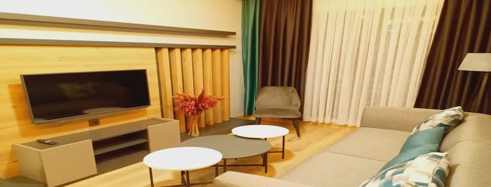 Deluxe Suit Room