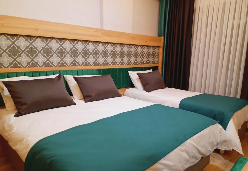 Deluxe Suit Room