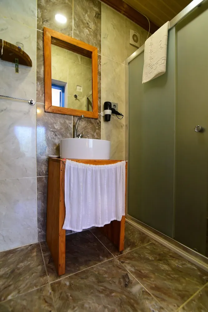 Comfort Tek Büyük veya İki Ayrı Yataklı Oda