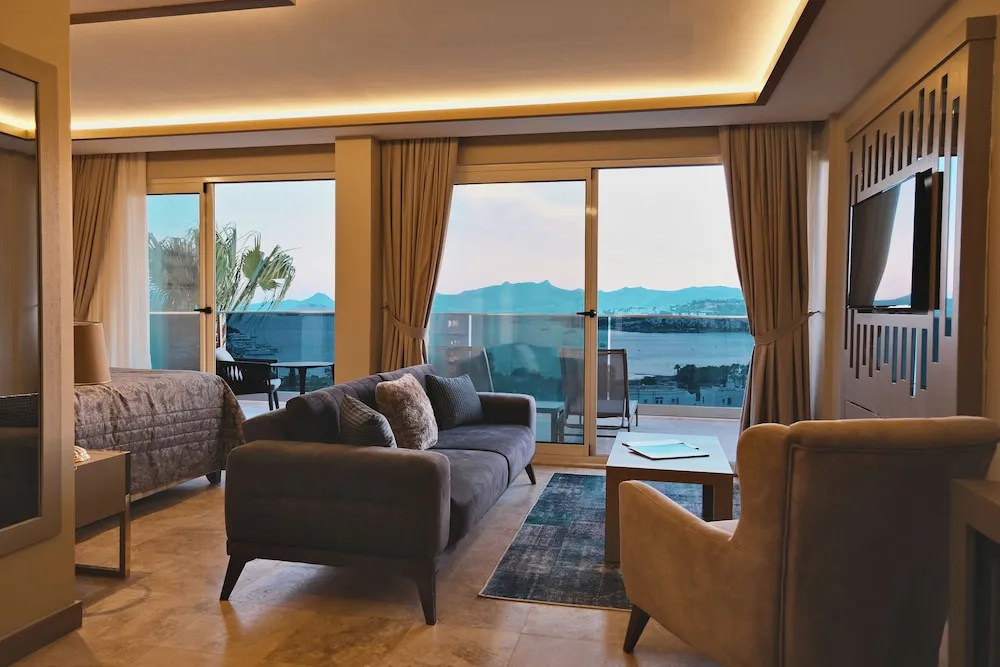 Deluxe Süit, 1 Yatak Odası, Sıcak Su Küveti, Deniz Manzaralı