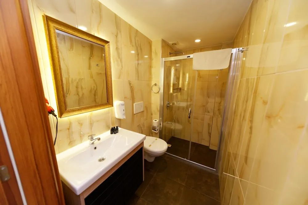 Deluxe Üç Kişilik Oda