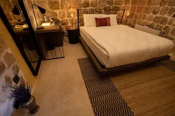 Mirsoum Hotel
