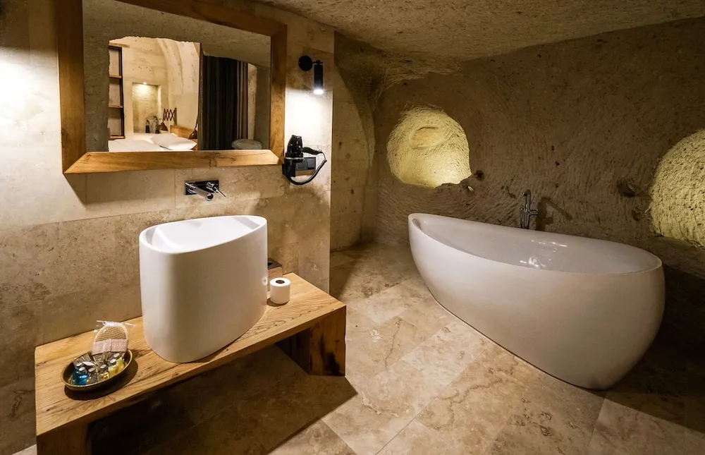 King Suit With Bathtub