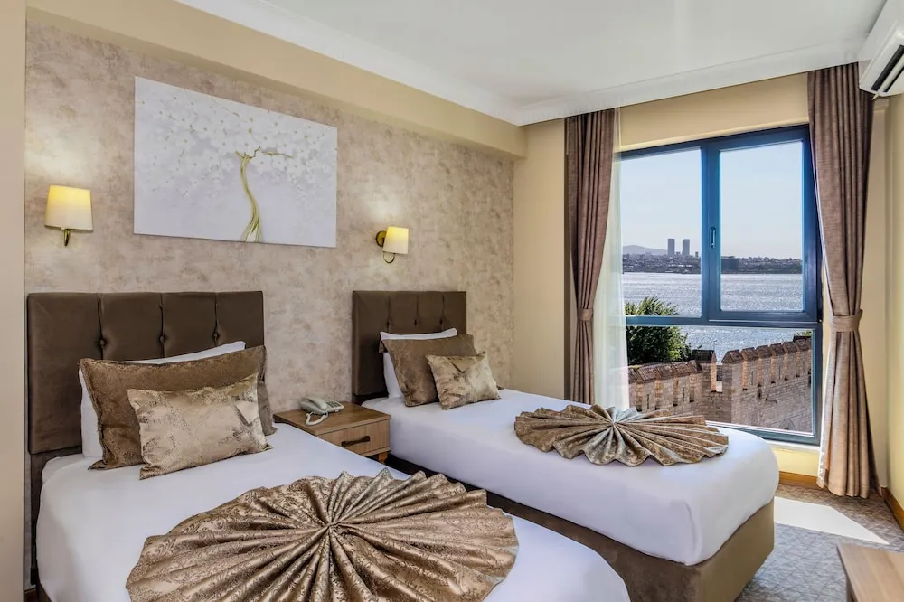 Deniz Manzarali Deluxe Tek Büyük veya İki Ayrı Yataklı Oda