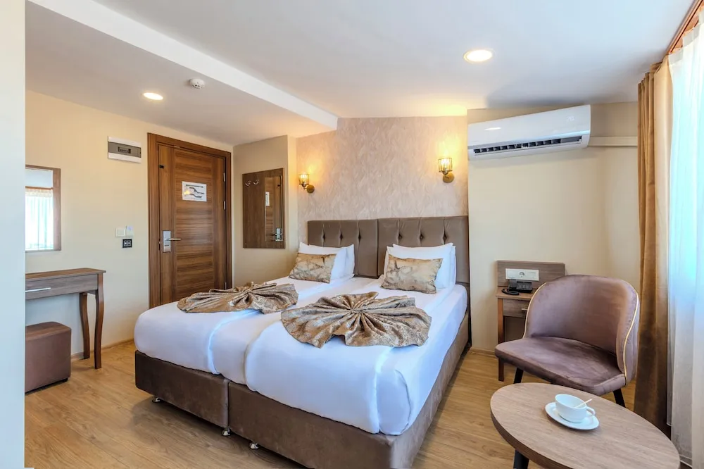 Deniz Manzarali Deluxe Tek Büyük veya İki Ayrı Yataklı Oda