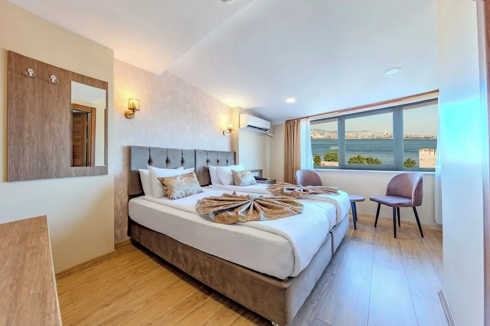 Deniz Manzarali Deluxe Tek Büyük veya İki Ayrı Yataklı Oda