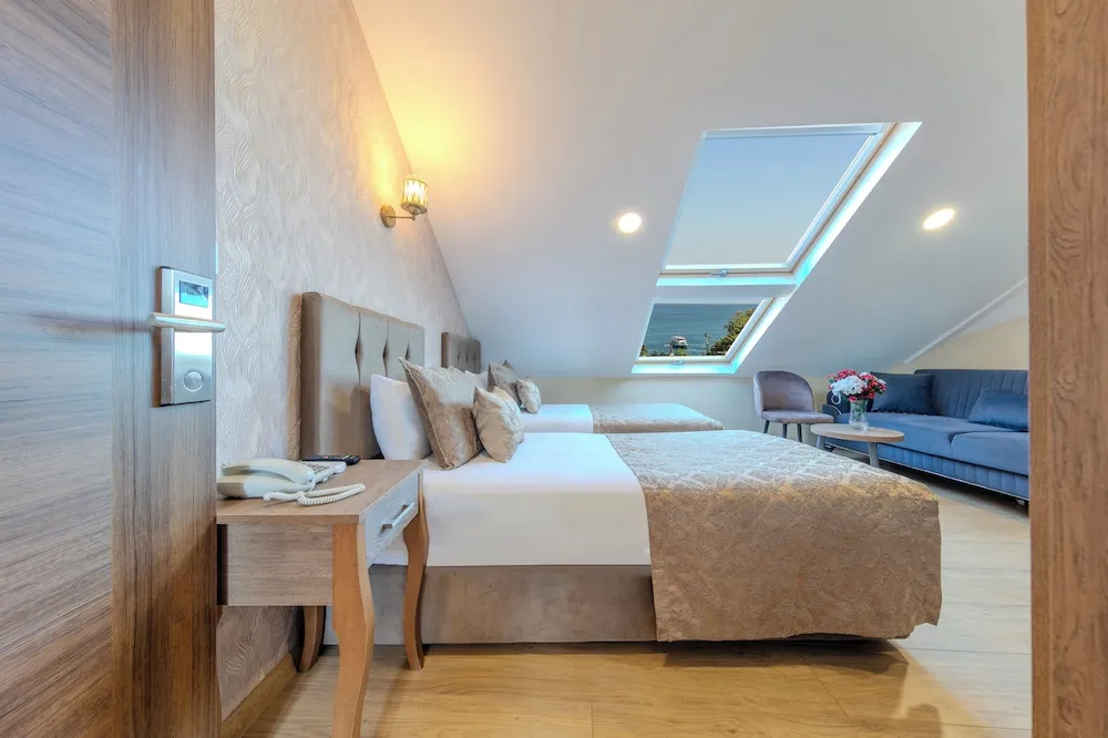 Deniz Manzarali Deluxe Tek Büyük veya İki Ayrı Yataklı Oda