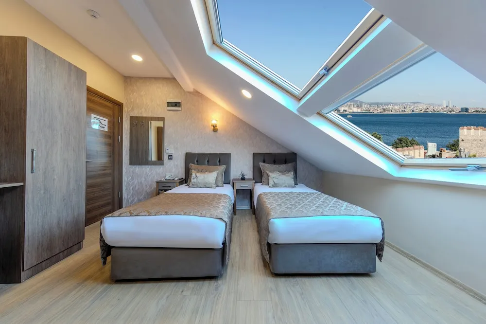 Deniz Manzarali Deluxe Tek Büyük veya İki Ayrı Yataklı Oda