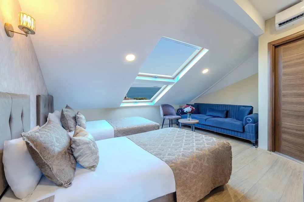 Deniz Manzarali Deluxe Tek Büyük veya İki Ayrı Yataklı Oda