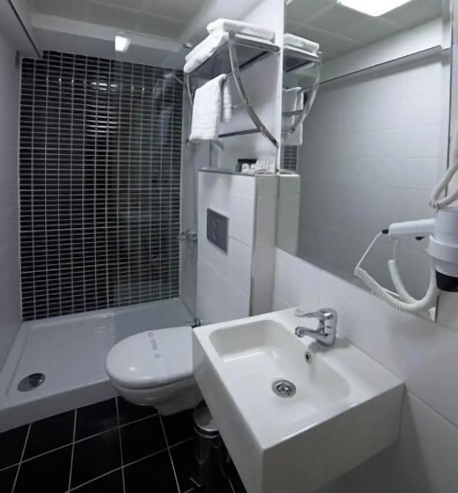 Superior Tek Büyük veya İki Ayrı Yataklı Oda