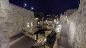 Solem Cave Suites
