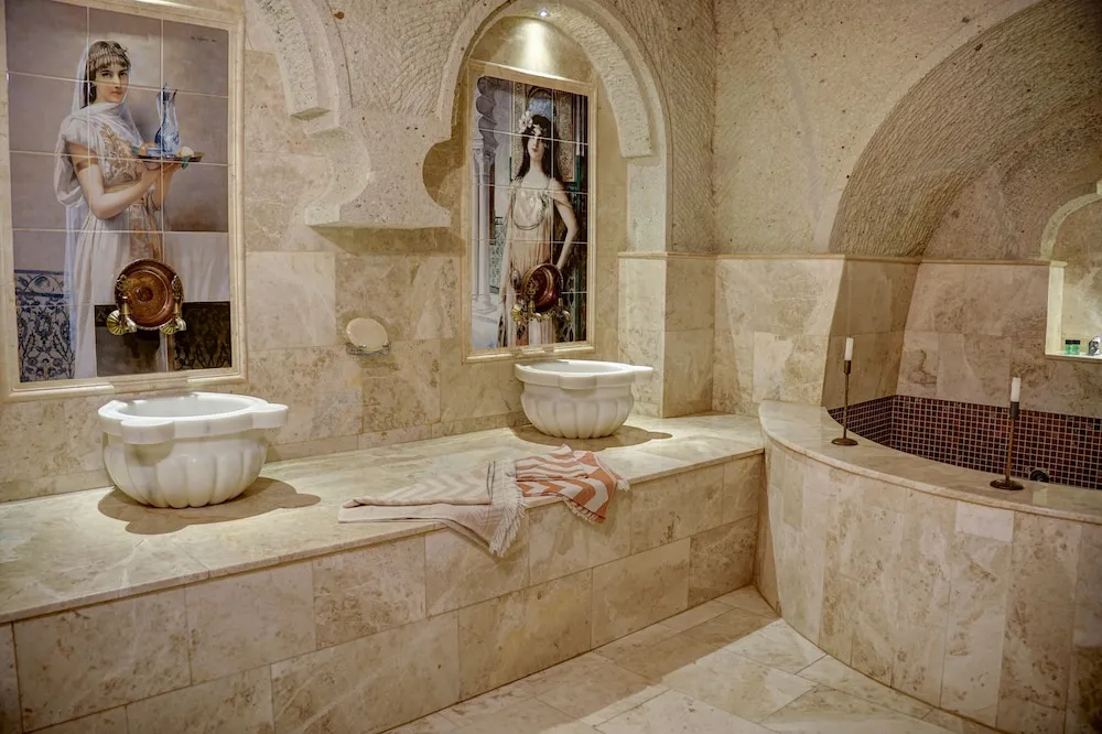 Cave Exclusive Suite