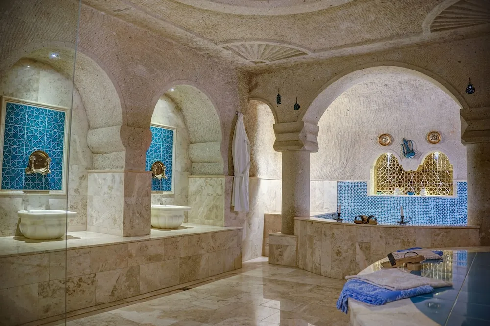 Cave Exclusive Suite