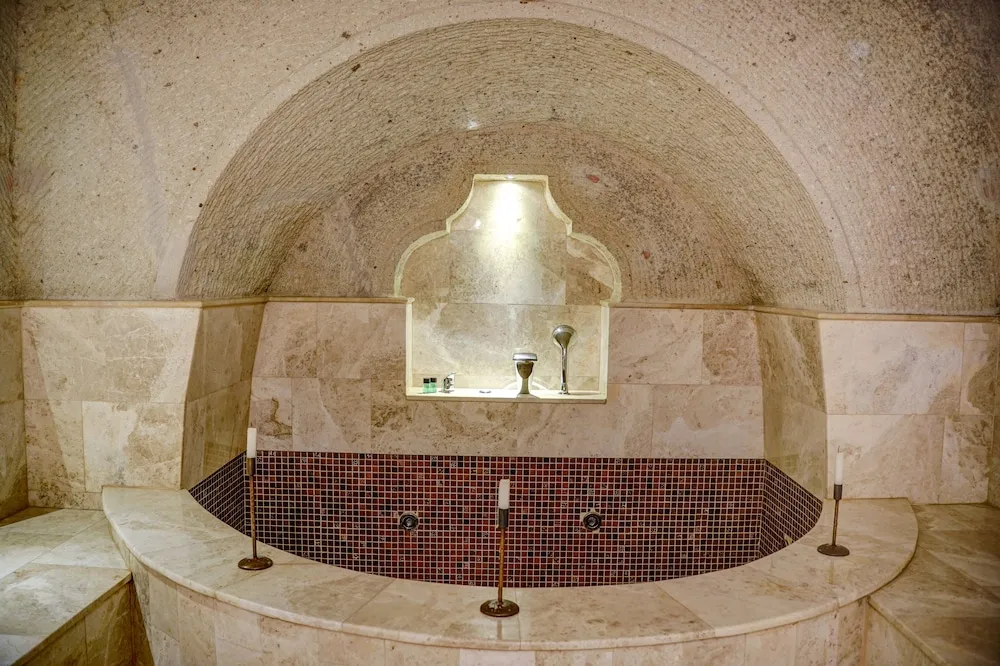 Cave Exclusive Suite