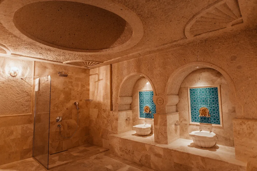 Cave Exclusive Suite