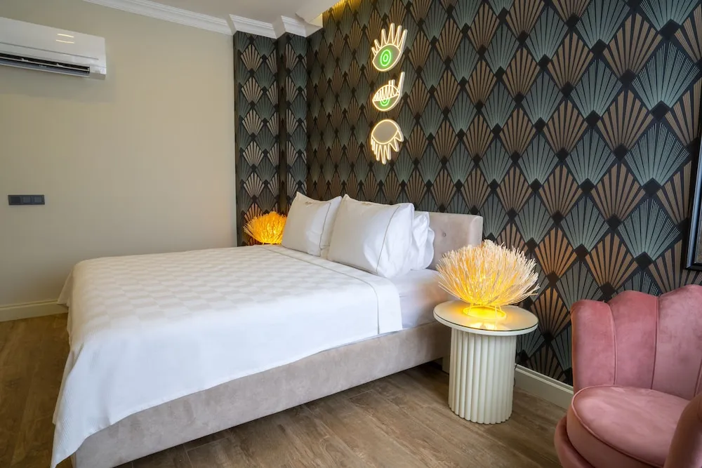 THE ARTDECO ROOM
