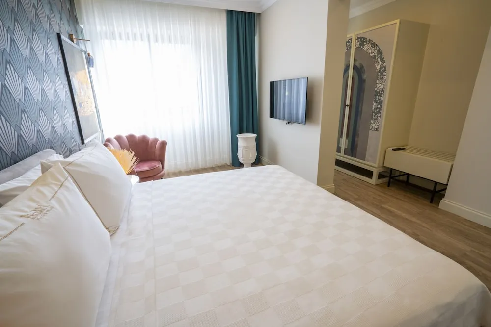 THE ARTDECO ROOM