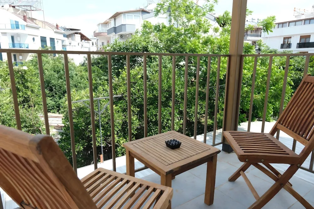 Studio Garden with Balcony