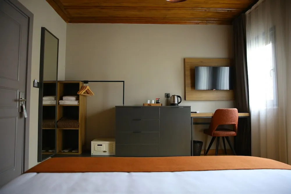 Standard Oda, 1 Büyük (Queen) Boy Yatak, Sigara İçilmez, Balkon