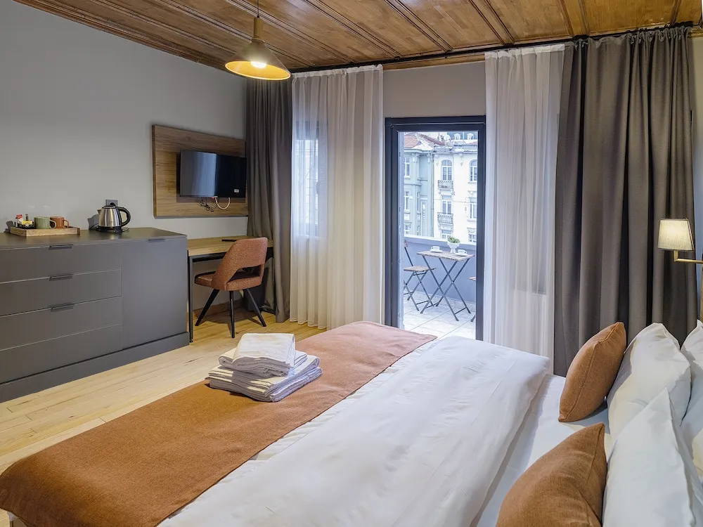 Standard Oda, 1 Büyük (Queen) Boy Yatak, Sigara İçilmez, Balkon