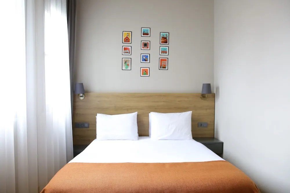 Standard Tek Büyük Yataklı Oda