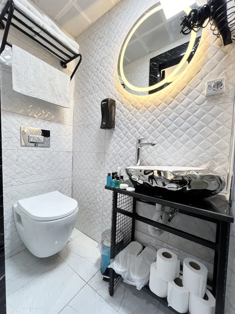 Luxury Oda