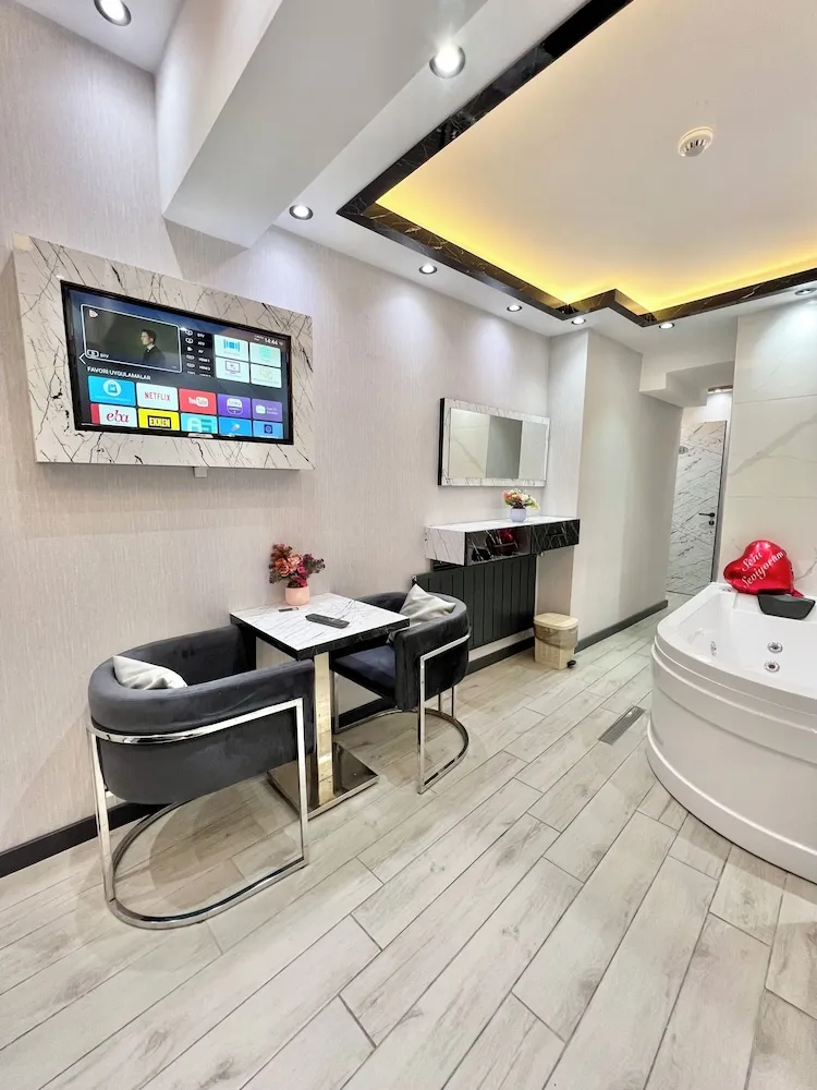 Luxury Oda