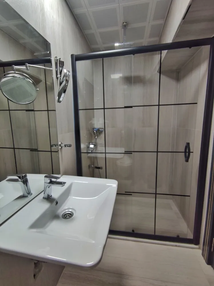 Economy Tek Büyük Yataklı Oda