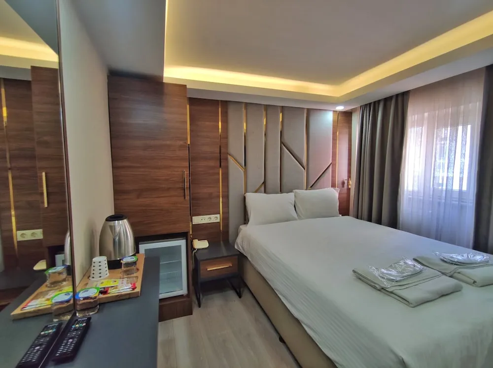 Standard Tek Büyük Yataklı Oda